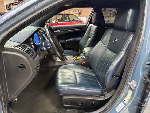 Used 2014 Chrysler 300 S w/ Luxury Group RWD image 22