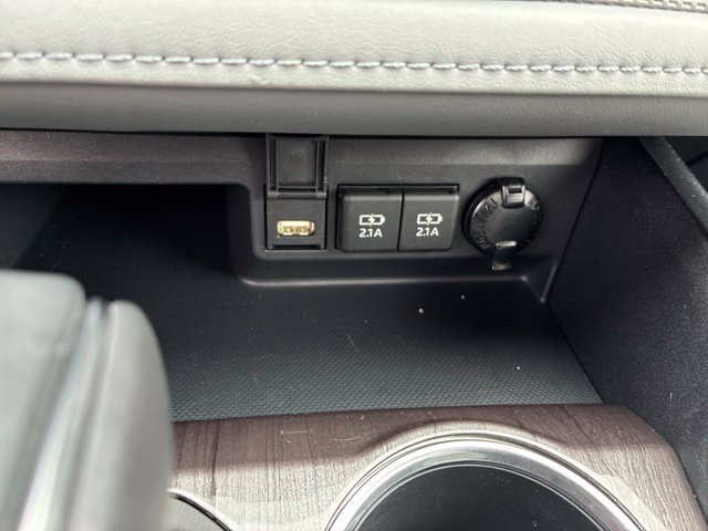 Used 2020 Toyota Highlander Limited AWD/4WD image 17