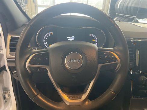 Used 2022 Jeep Grand Cherokee Laredo X image 20