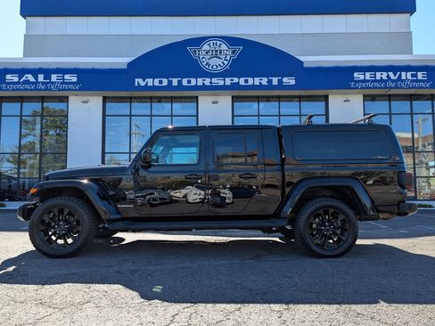 Used 2021 Jeep Gladiator Overland AWD/4WD image 1