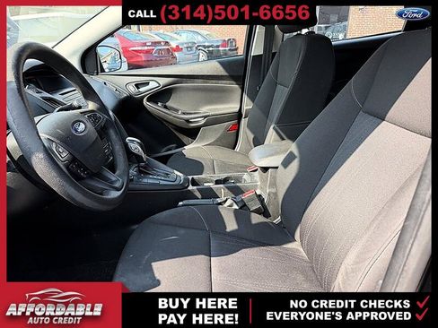 Used 2016 Ford Focus SE FWD image 9