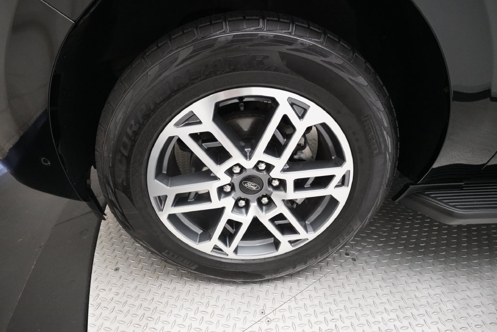 Used 2025 Ford Expedition Max Active AWD/4WD image 26