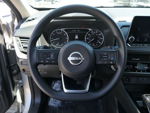 Used 2024 Nissan Rogue SV FWD image 17
