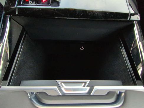 New 2025 Land Rover Range Rover Sport SE image 32