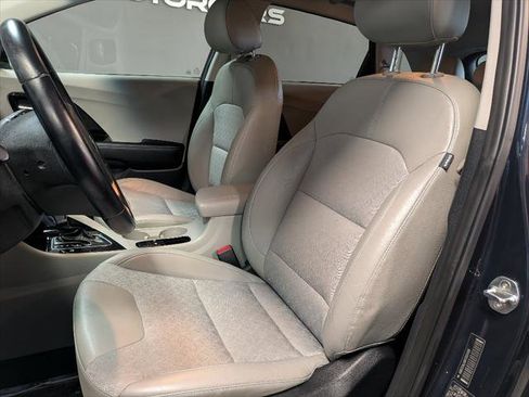 Used 2019 Kia Niro EX FWD image 9