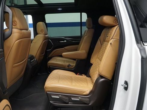 Used 2022 Cadillac Escalade ESV Premium Luxury image 23
