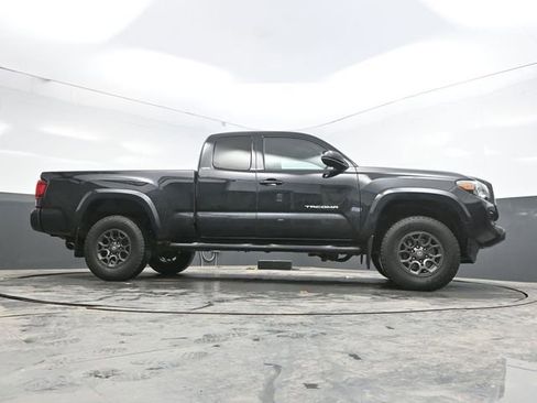 Used 2018 Toyota Tacoma SR5 image 41