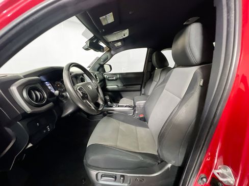 Used 2022 Toyota Tacoma TRD Sport image 14