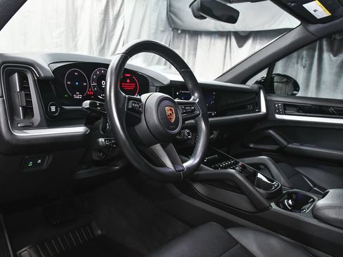 Used 2024 Porsche Cayenne AWD/4WD image 22