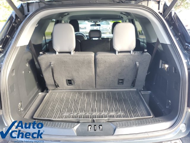 Used 2022 Ford Explorer XLT w/ Equipment Group 202A RWD image 10