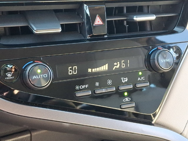 Used 2022 Toyota Camry XLE FWD image 15