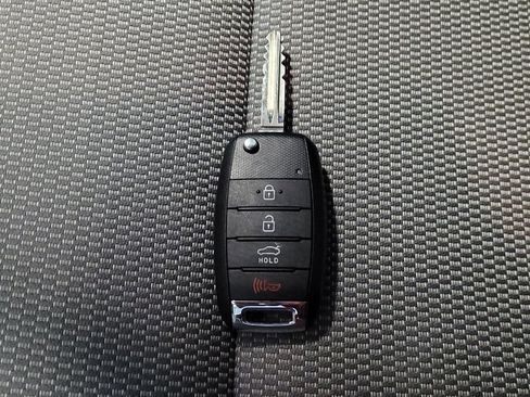 Used 2017 Kia Forte LX image 32