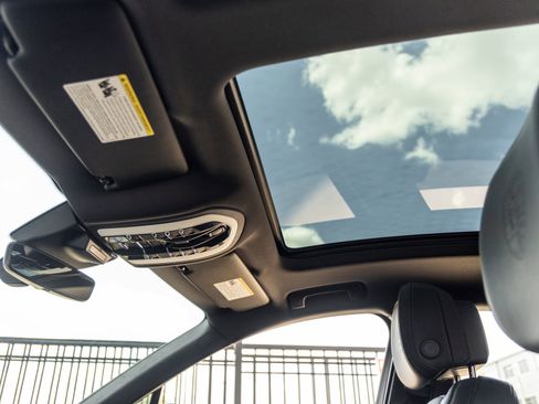 Certified 2026 Porsche Macan AWD/4WD image 22