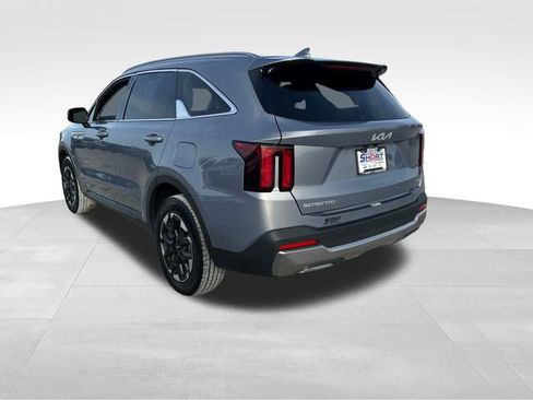 Used 2024 Kia Sorento S image 3