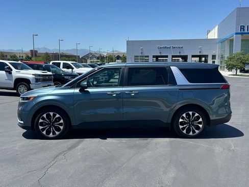 Used 2024 Kia Carnival EX FWD image 2