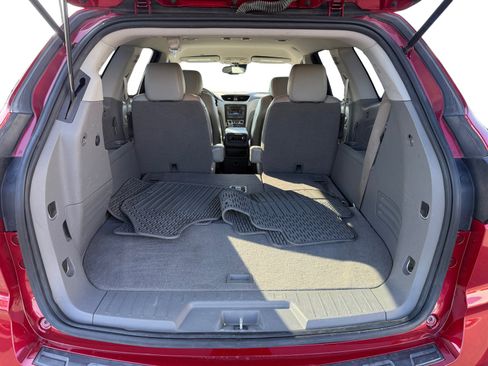 Used 2014 Chevrolet Traverse LT image 17