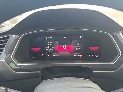 Used 2022 Volkswagen Tiguan SE R-Line image 7