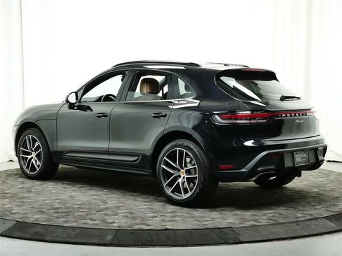 Used 2025 Porsche Macan image 3