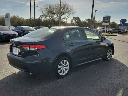 Used 2025 Toyota Corolla LE image 3