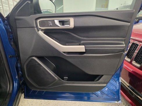 Used 2020 Ford Explorer XLT w/ Equipment Group 202A AWD/4WD image 36