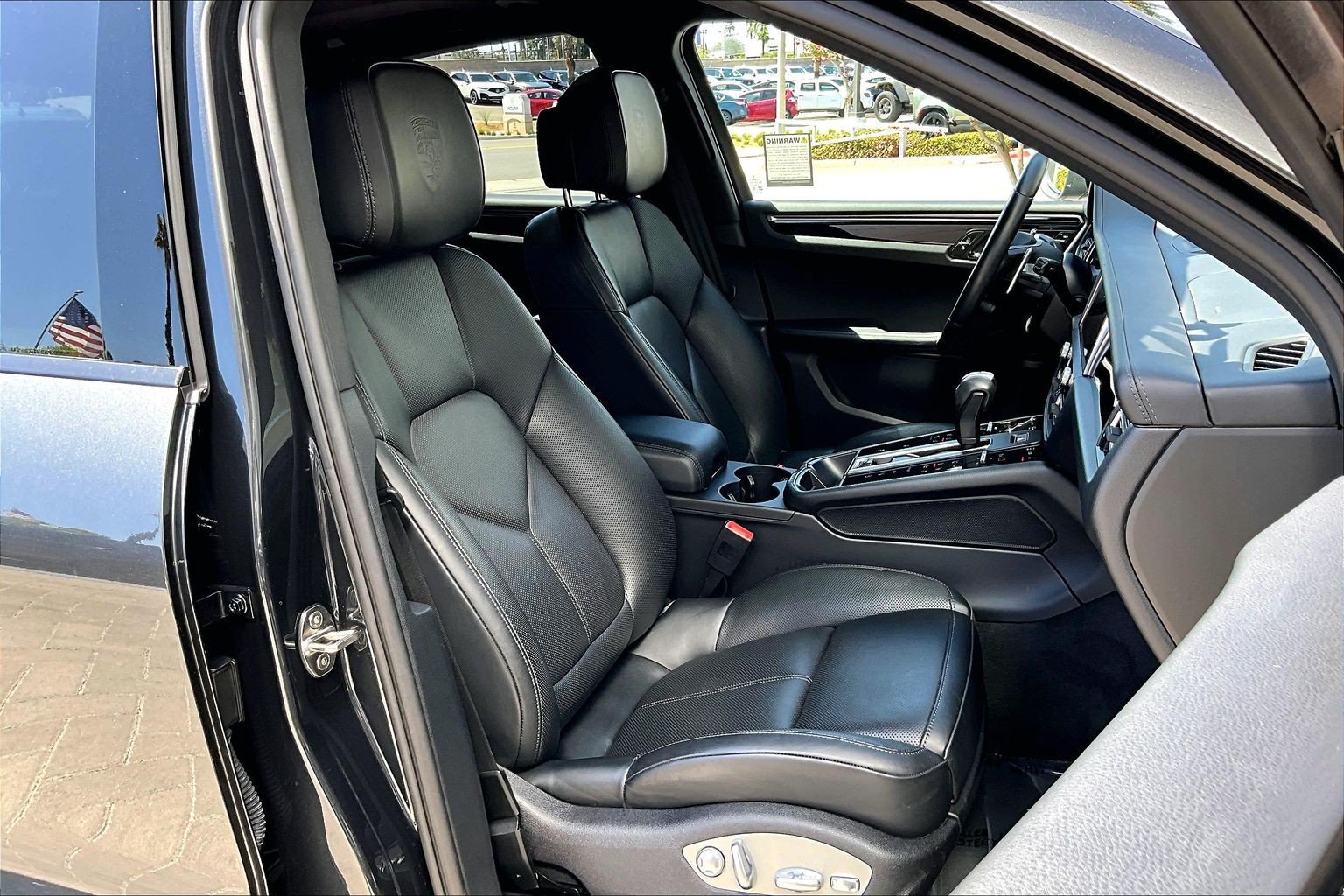 Used 2024 Porsche Macan Turbo AWD/4WD image 7