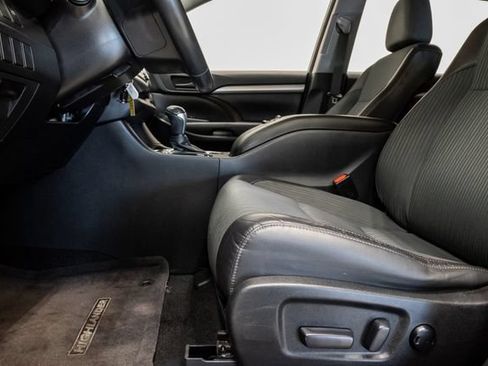Used 2015 Toyota Highlander Plus AWD/4WD image 9
