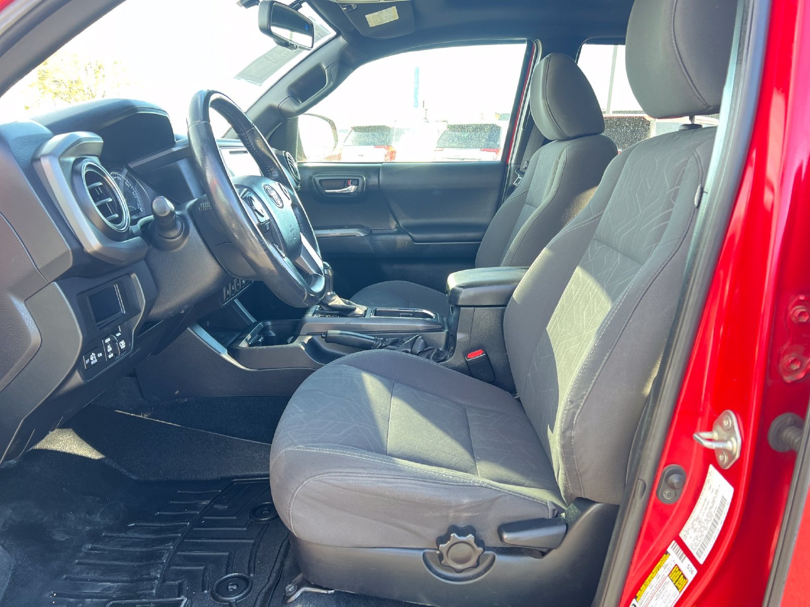 Used 2017 Toyota Tacoma TRD Sport w/ Premium & Technology Package AWD/4WD image 10