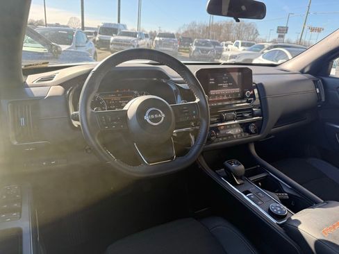 Used 2025 Nissan Pathfinder Rock Creek image 5