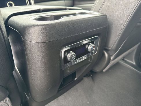 Used 2025 GMC Yukon Denali AWD/4WD image 10