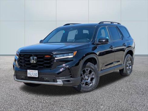 Certified 2023 Honda Pilot TrailSport image 1