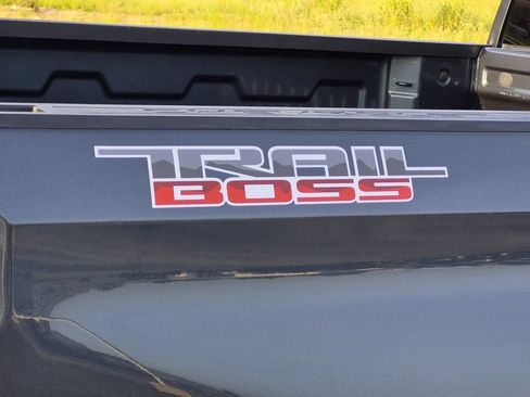 Used 2019 Chevrolet Silverado 1500 Custom Trail Boss w/ Custom Convenience Package AWD/4WD image 10
