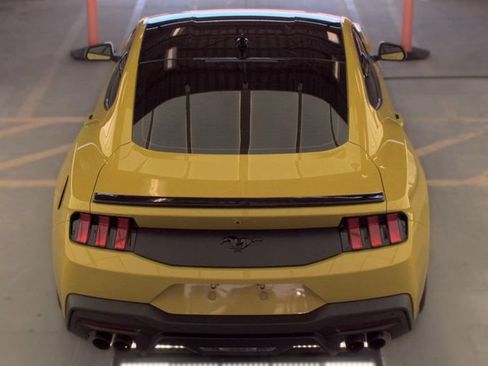 Used 2025 Ford Mustang Coupe RWD image 5