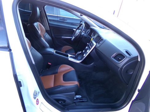 Used 2018 Volvo V60 T5 Cross Country w/ Convenience Package image 39