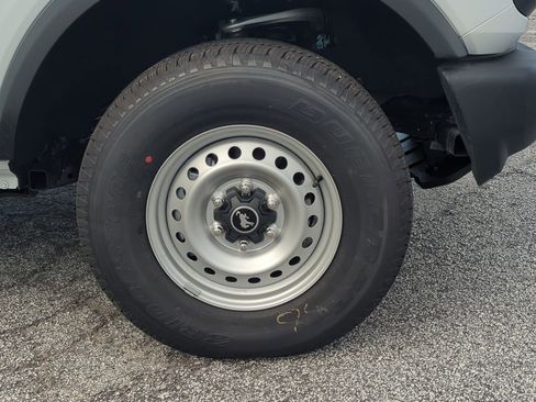 New 2025 Ford Bronco 4-Door image 9