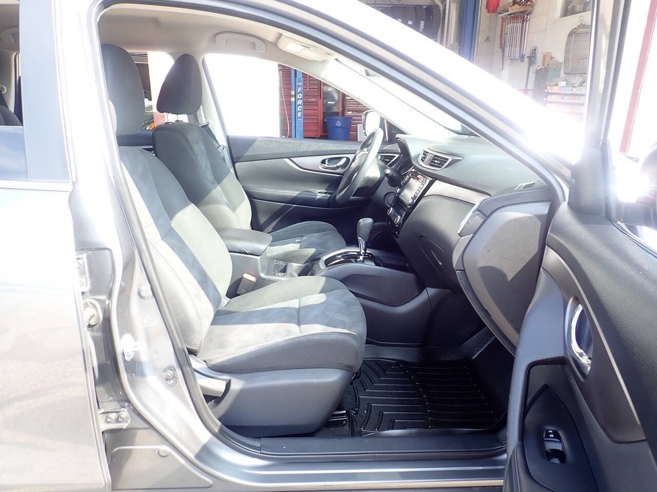 Used 2016 Nissan Rogue SV w/ SV Premium Package AWD/4WD image 26