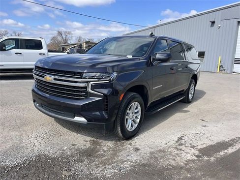 Used 2024 Chevrolet Suburban LT image 7