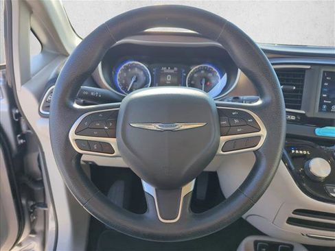 Used 2021 Chrysler Voyager Lxi image 13