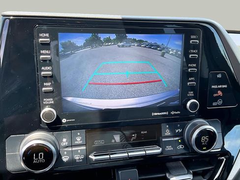 Used 2022 Toyota Highlander LE AWD/4WD image 26