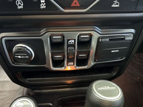 Used 2021 Jeep Gladiator Willys image 27