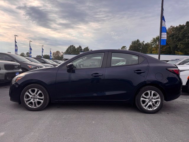 Used 2017 Toyota Yaris iA FWD image 3