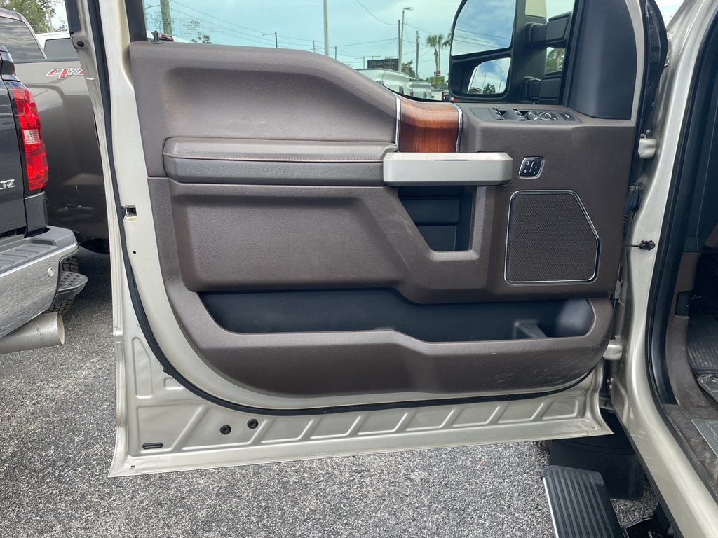 Used 2017 Ford F350 King Ranch w/ King Ranch Ultimate Package AWD/4WD image 44