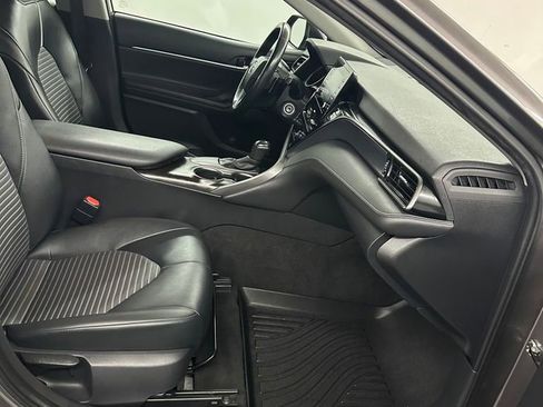 Used 2021 Toyota Camry SE image 35