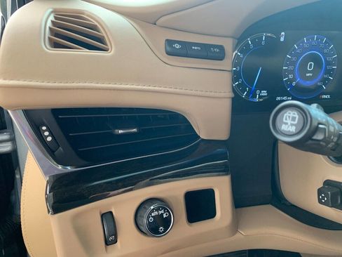 Used 2018 Cadillac Escalade Platinum RWD image 17