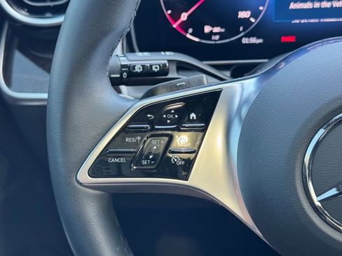 Used 2025 Mercedes-Benz GLC 300 4MATIC image 29