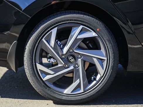 New 2026 Hyundai Elantra Limited FWD image 11