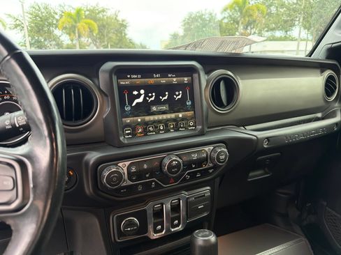 Used 2022 Jeep Wrangler Sport AWD/4WD image 13