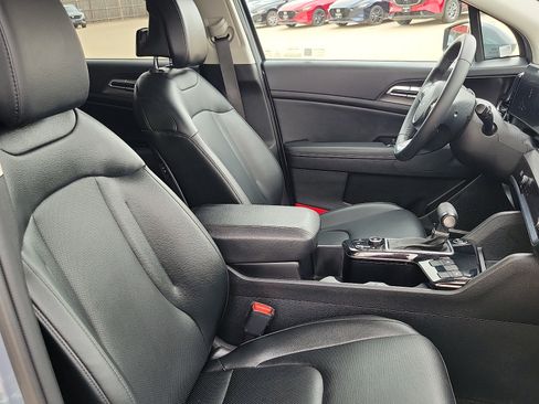 Used 2025 Kia Sportage EX FWD image 14