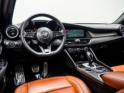 Used 2022 Alfa Romeo Giulia Ti image 5