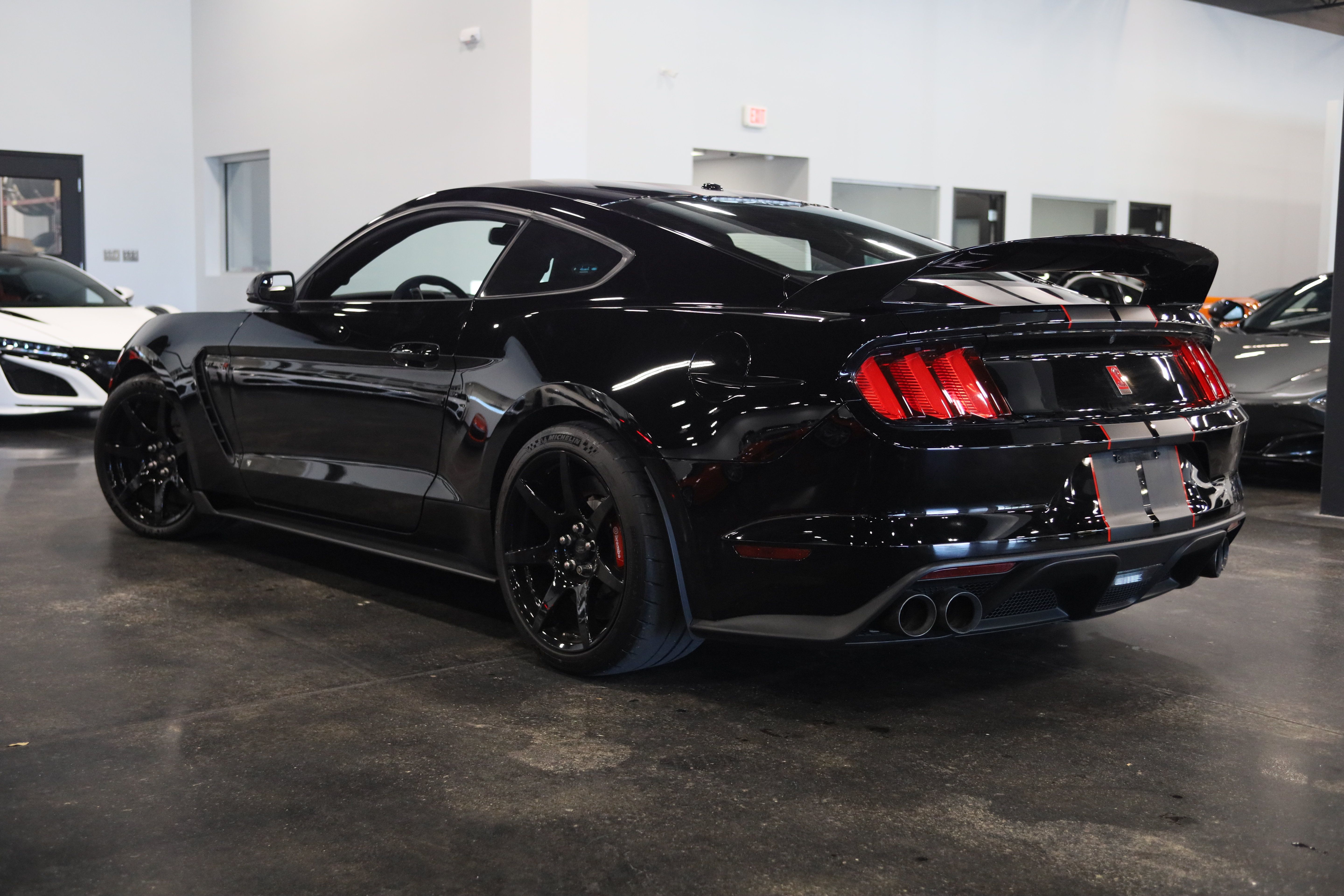 Used 2017 Ford Mustang Shelby GT350R w/ GT350R Equipment Group 920A RWD image 4