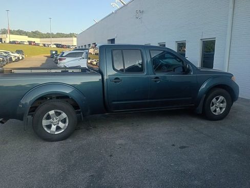 Used 2013 Nissan Frontier SV w/ SV Value Truck Pkg AWD/4WD image 14